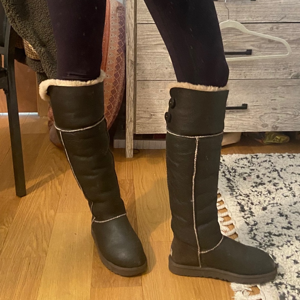 OVER THE KNEE BAILEY BUTTON UGG - BOMBER